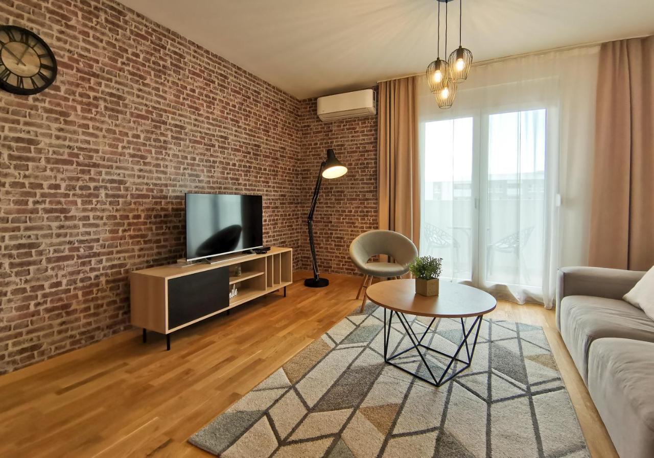 Apartments At Ljubovic Hill Park ポドゴリツァ エクステリア 写真