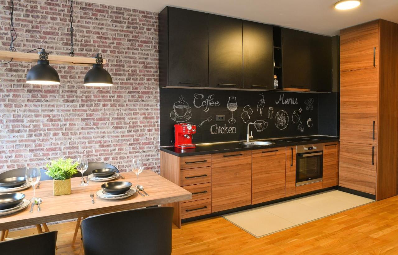 Apartments At Ljubovic Hill Park ポドゴリツァ エクステリア 写真
