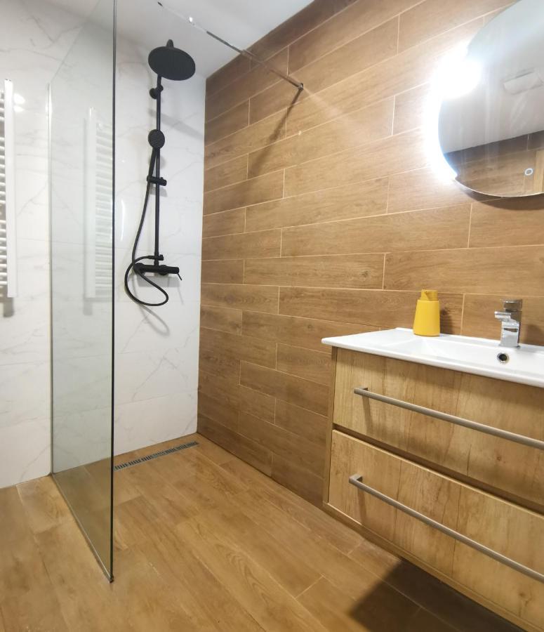 Apartments At Ljubovic Hill Park ポドゴリツァ エクステリア 写真